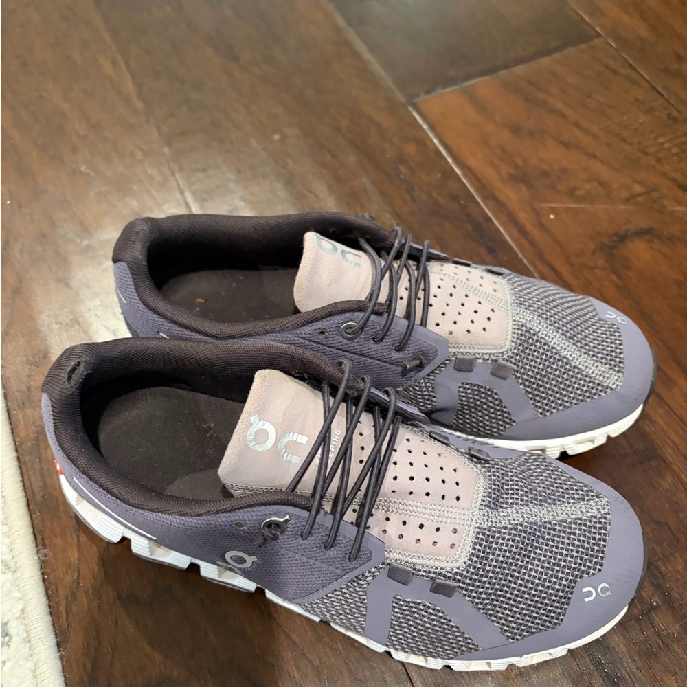 On cloud shoes women’s size 8